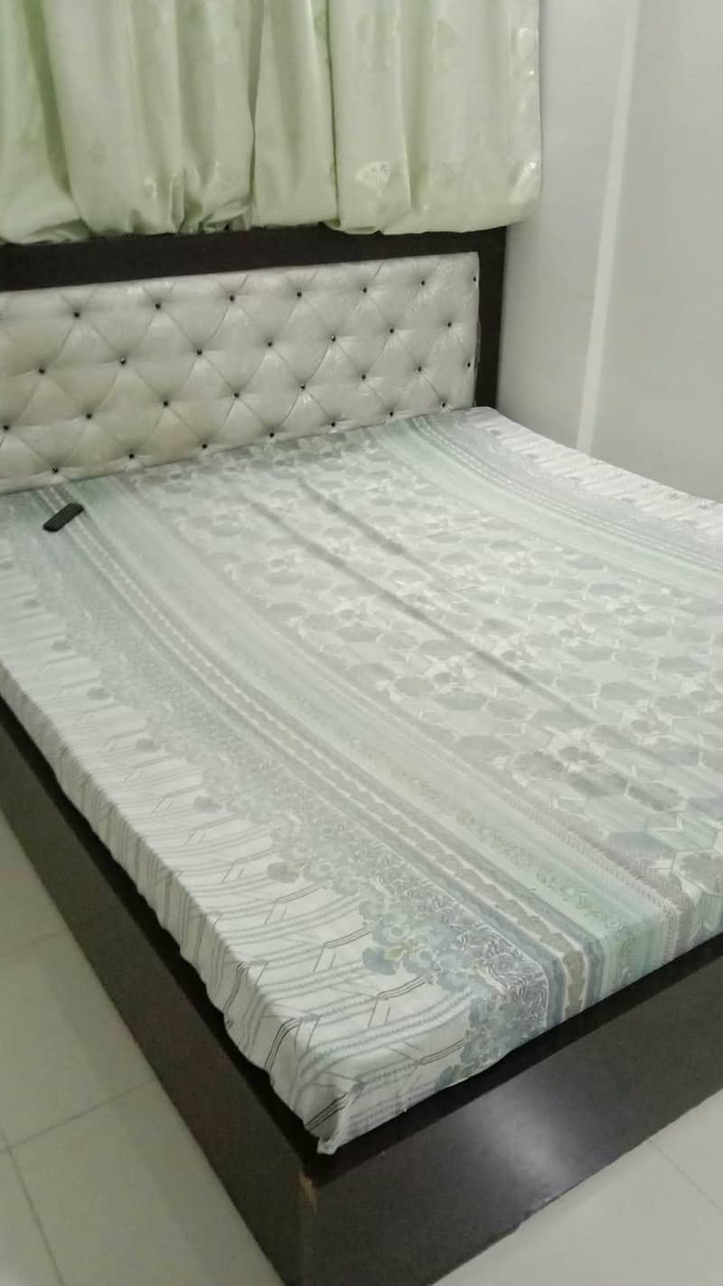 Queen bed 1