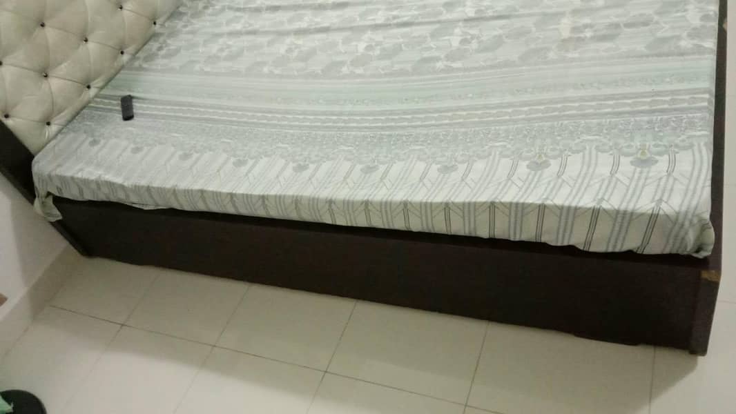 Queen bed 2