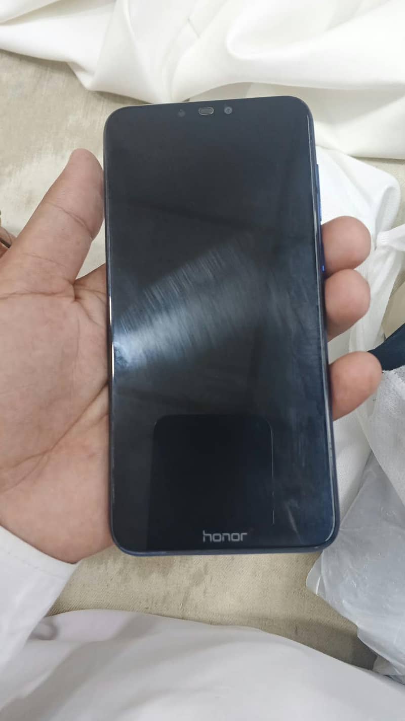 Honor 8C 1