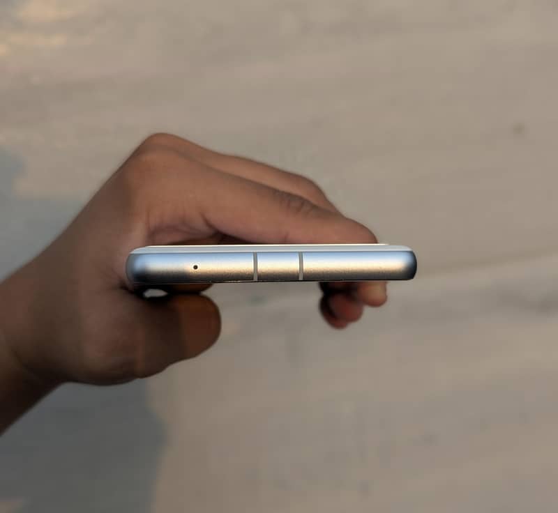 Google Pixel 7a 5