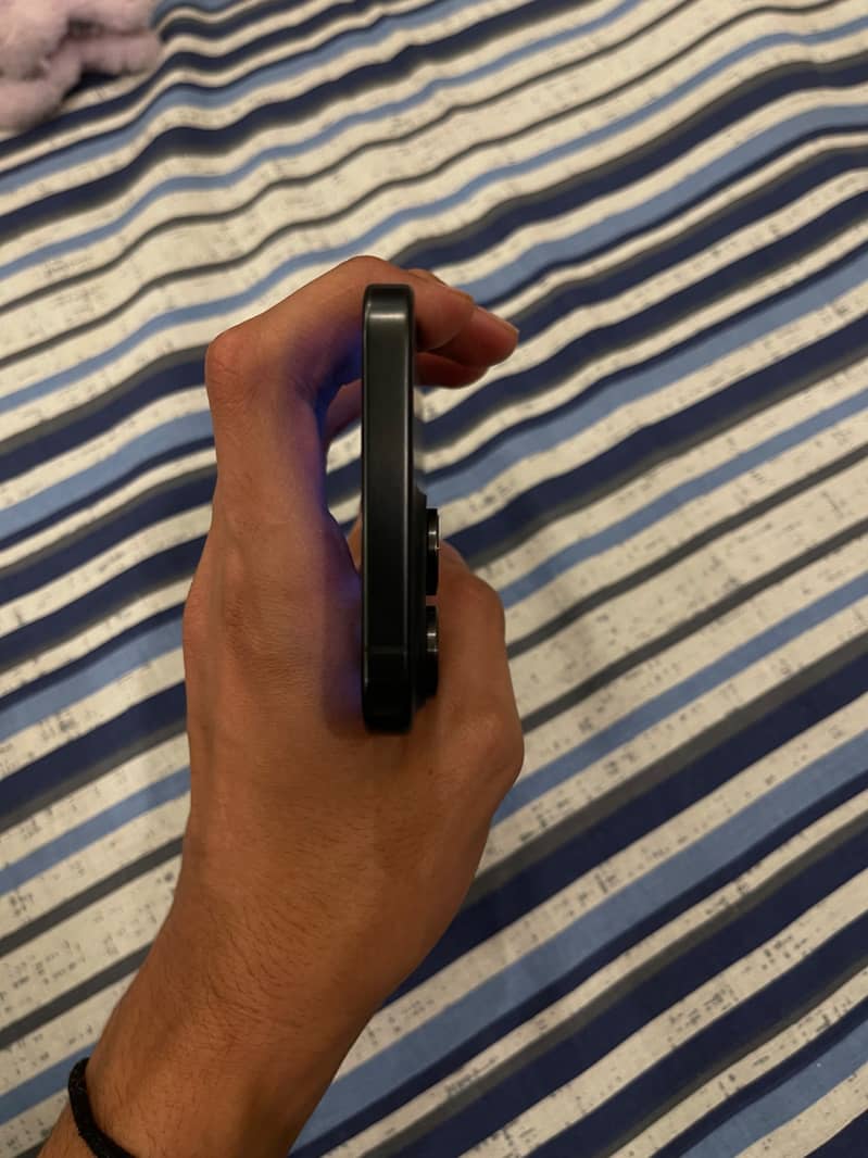 Apple iPhone 15 Pro Max 2