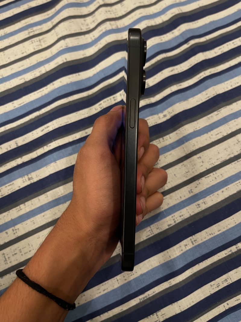 Apple iPhone 15 Pro Max 4