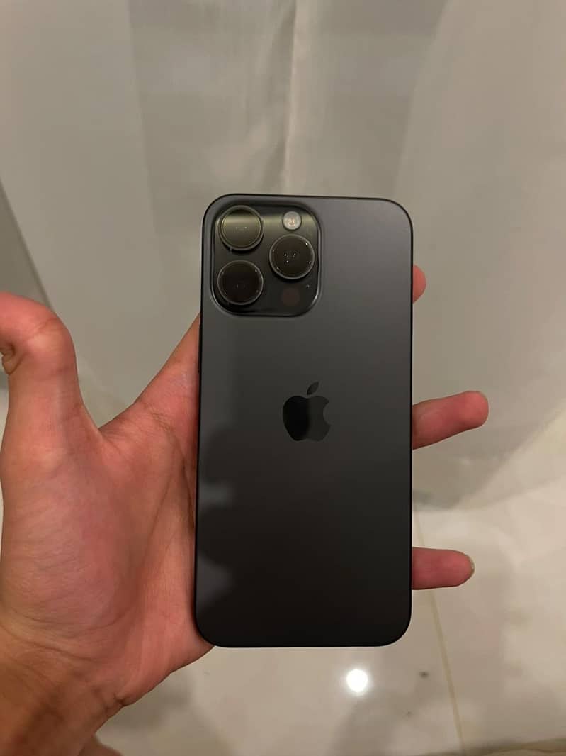 Apple iPhone 15 Pro Max 6