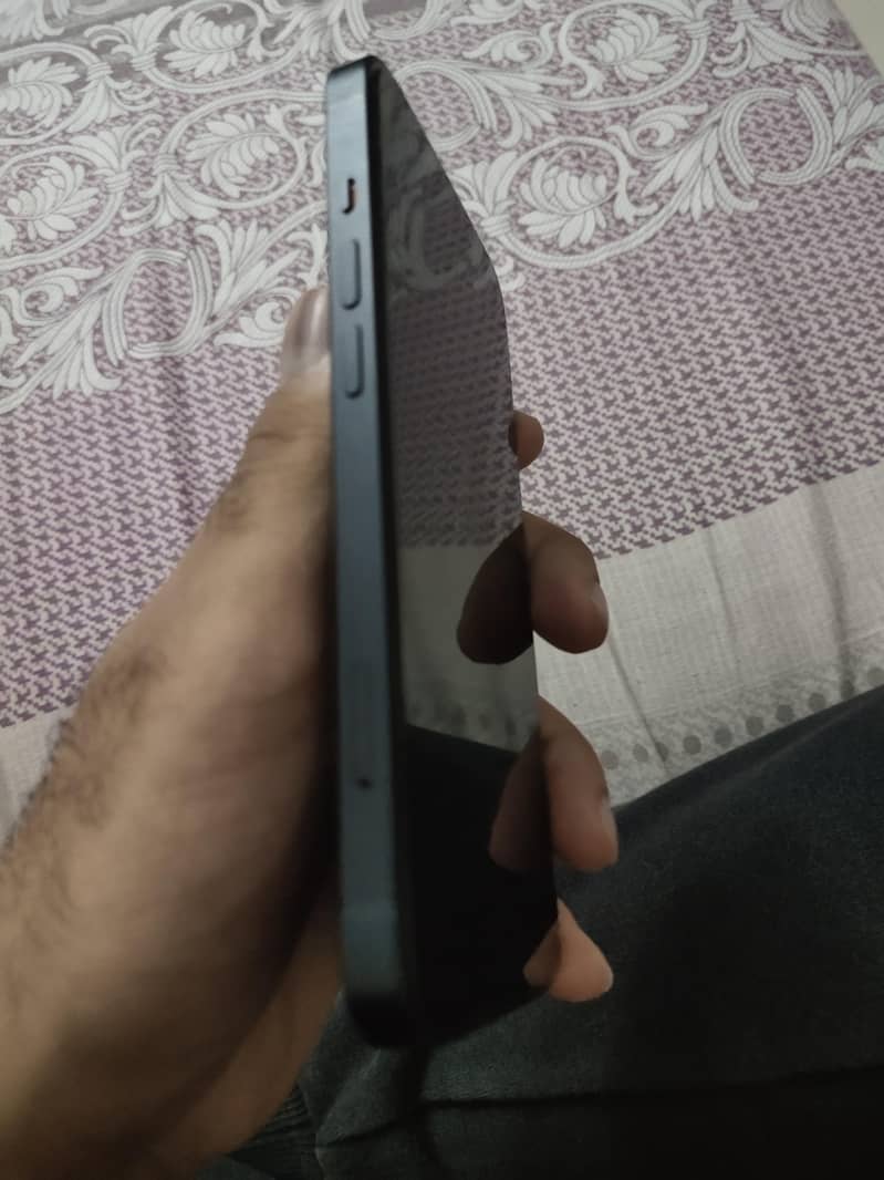 Apple iPhone 13 jv 1