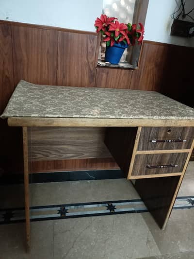 Computer Table for Sale – Used Condition