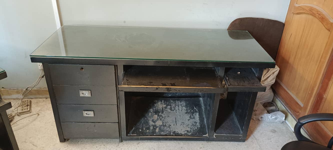 Single bed 2,Double Bed 1,office Table 2, side table 2 0