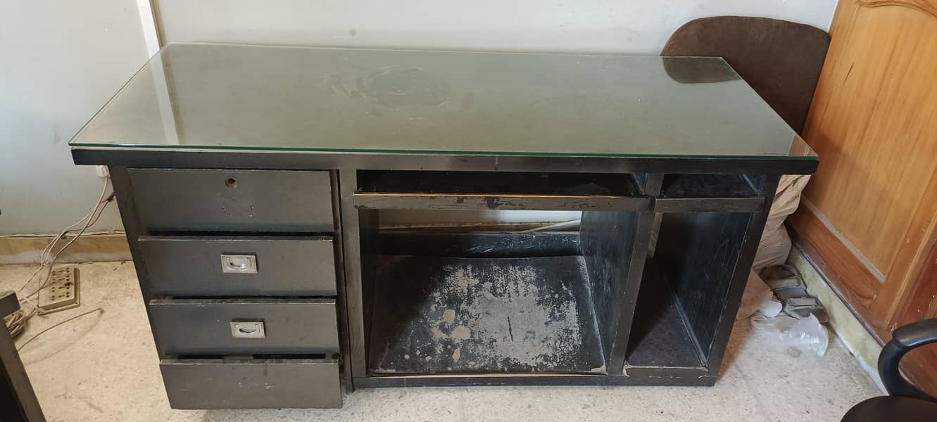Single bed 2,Double Bed 1,office Table 2, side table 2 1