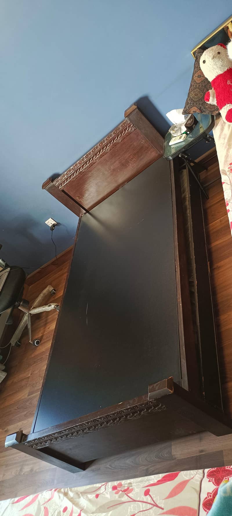 Single bed 2,Double Bed 1,office Table 2, side table 2 3