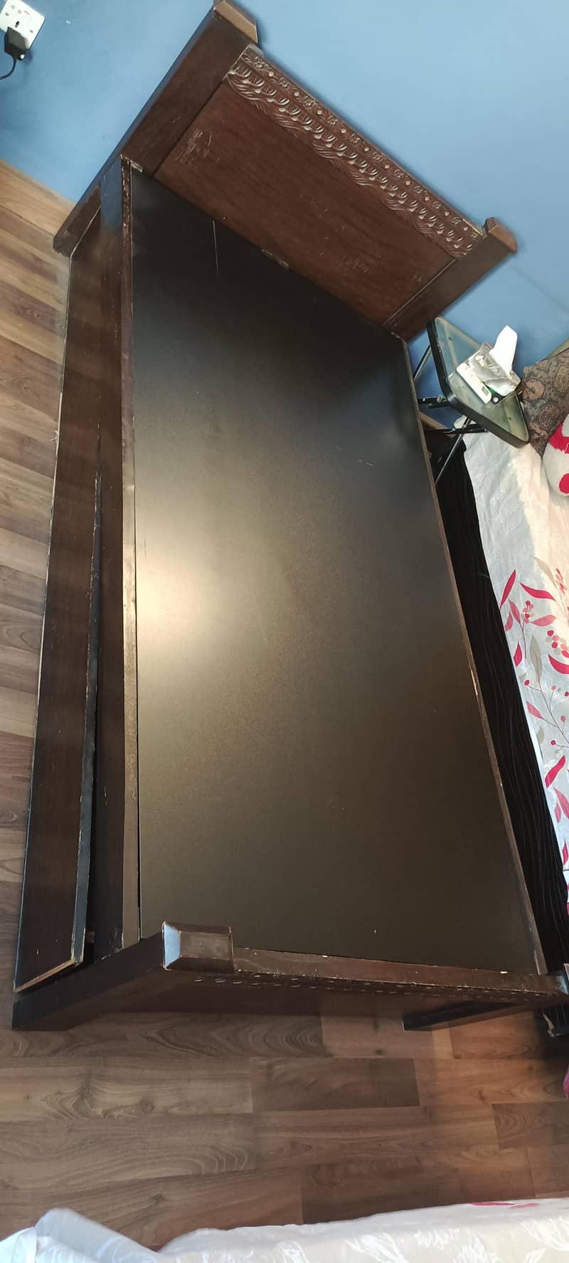 Single bed 2,Double Bed 1,office Table 2, side table 2 4