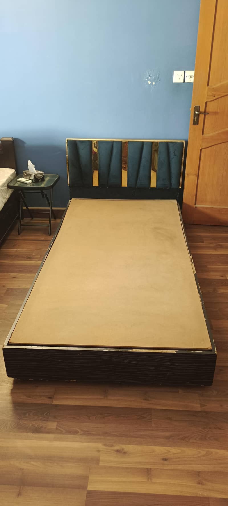 Single bed 2,Double Bed 1,office Table 2, side table 2 5