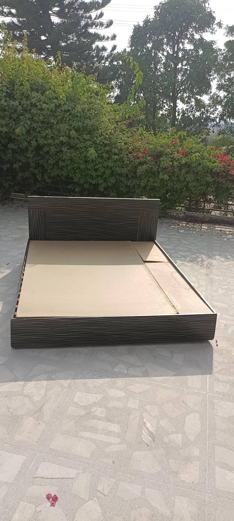 Single bed 2,Double Bed 1,office Table 2, side table 2 7