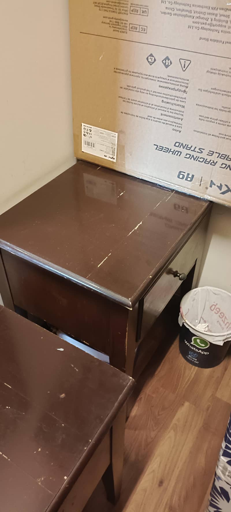 Single bed 2,Double Bed 1,office Table 2, side table 2 9