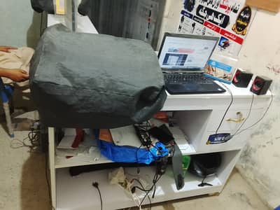 4 Feet width 3 feet heaght and 16 inch counter New