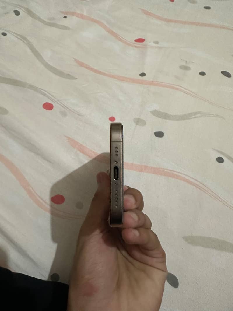 Apple iPhone 16 Pro 5