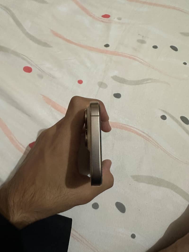 Apple iPhone 16 Pro 7