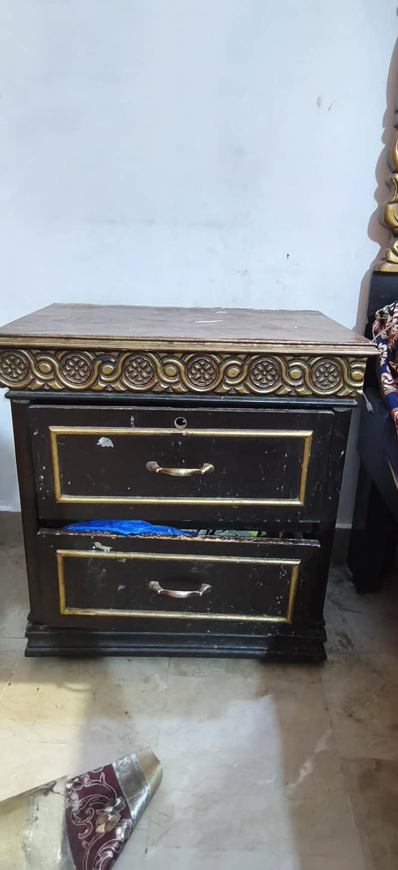 bed with 2 side tables , dressing table and dressing stool 3