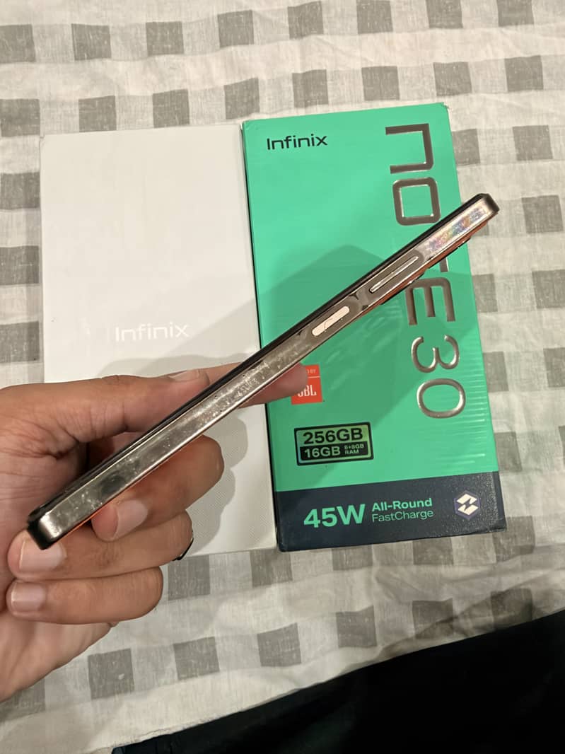 Infinix Note 30 4
