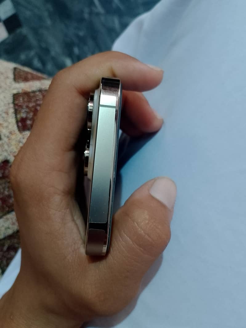 Apple iPhone 14 Pro 4