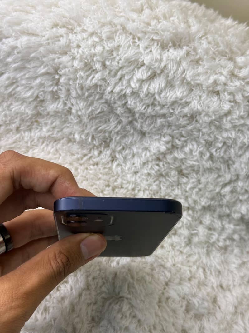 Apple iPhone 12 7