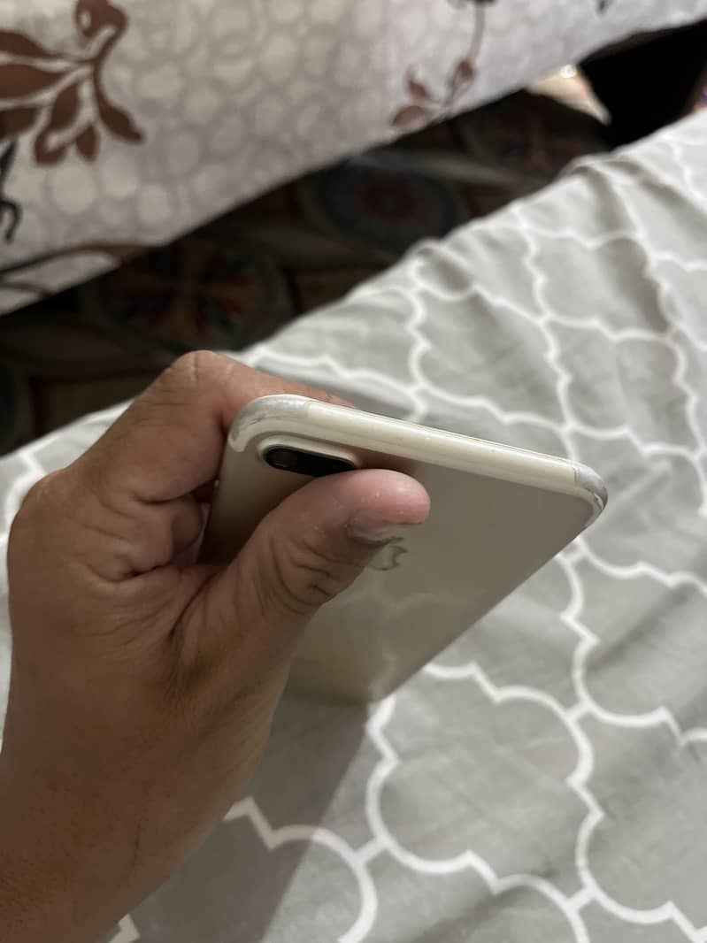 Apple iPhone 7 Plus 0