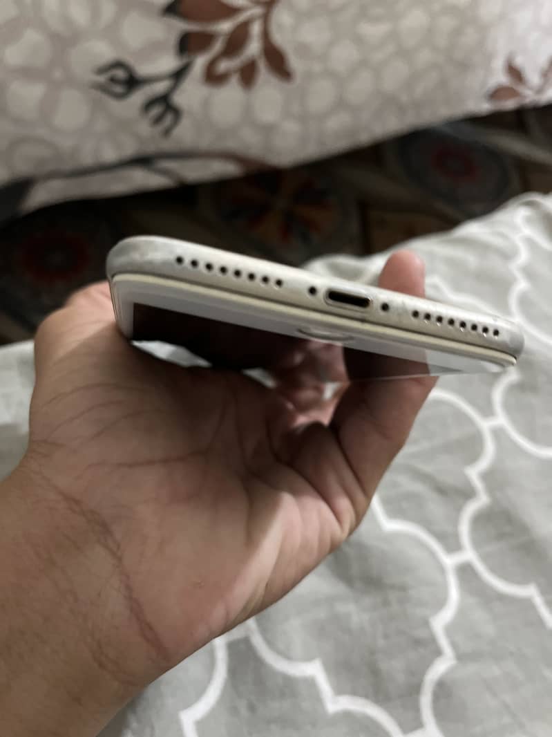 Apple iPhone 7 Plus 5