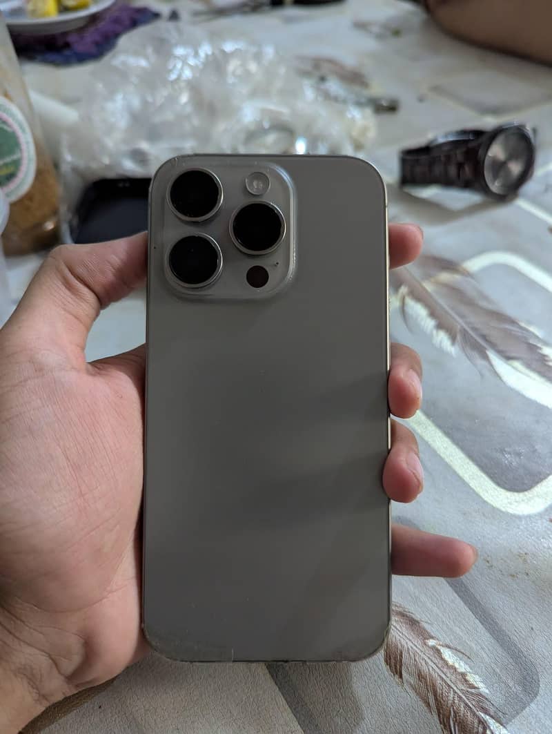 Apple iPhone 15 Pro 0