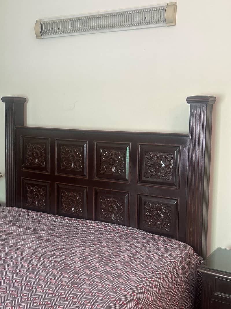 Solid wooden Double Bed with side table & Dressing Table Excellent 4