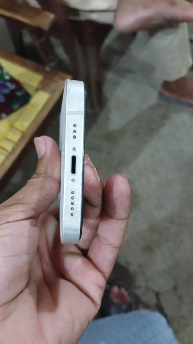Apple iPhone 13 1