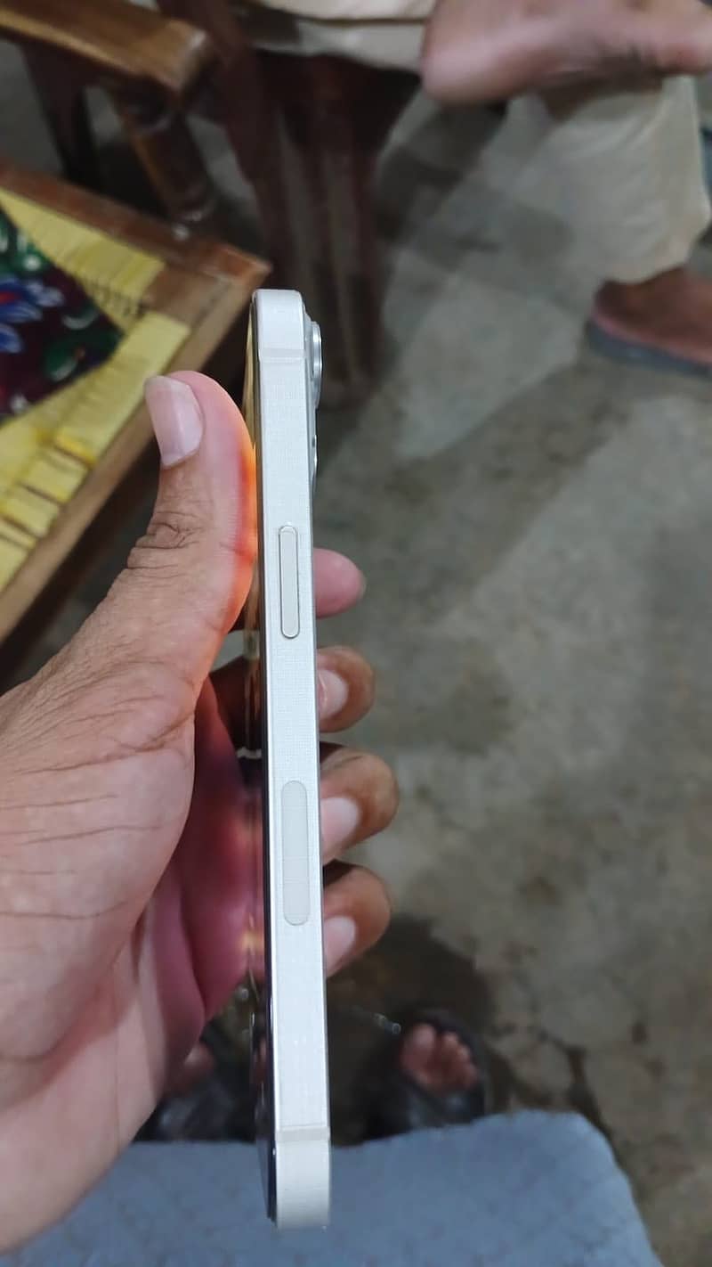 Apple iPhone 13 2