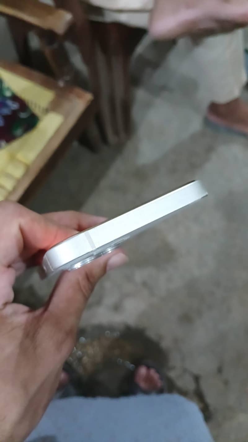 Apple iPhone 13 3