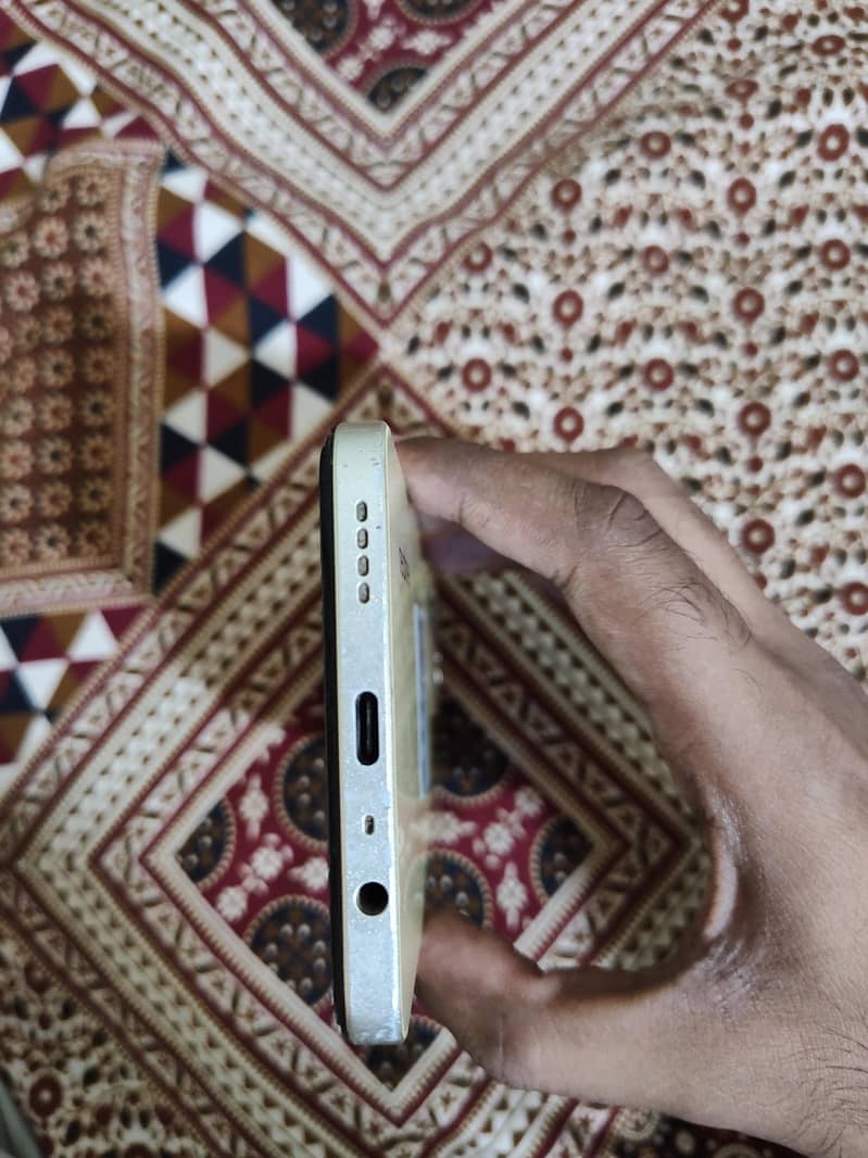 Realme C53 4
