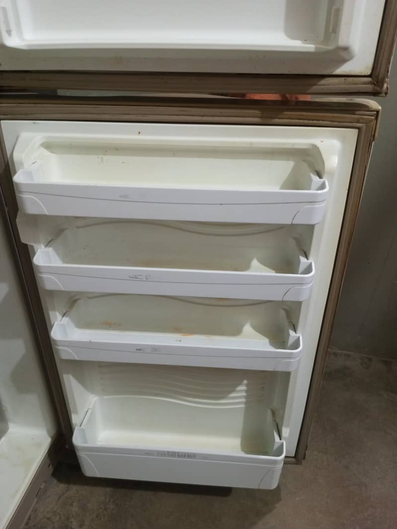 dawlance fridge 4