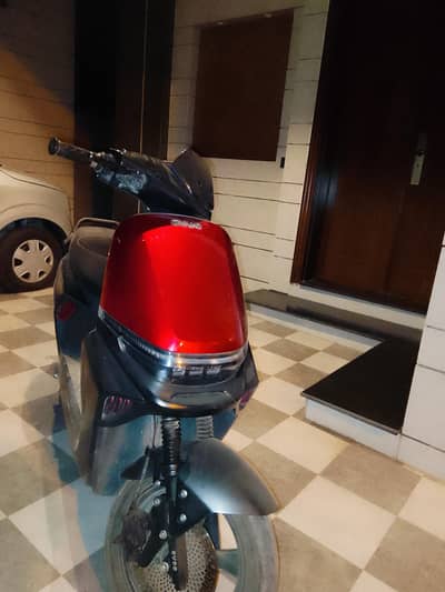 Evee S1 Brand New Condition 3 months used