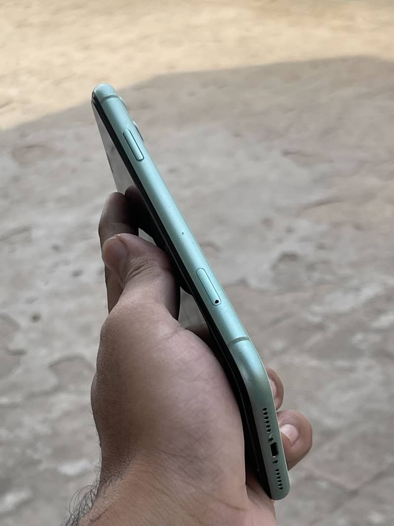 Apple iPhone 11 3