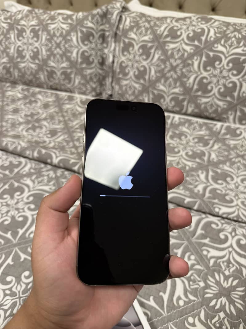 Apple iPhone 16 Pro Max 3