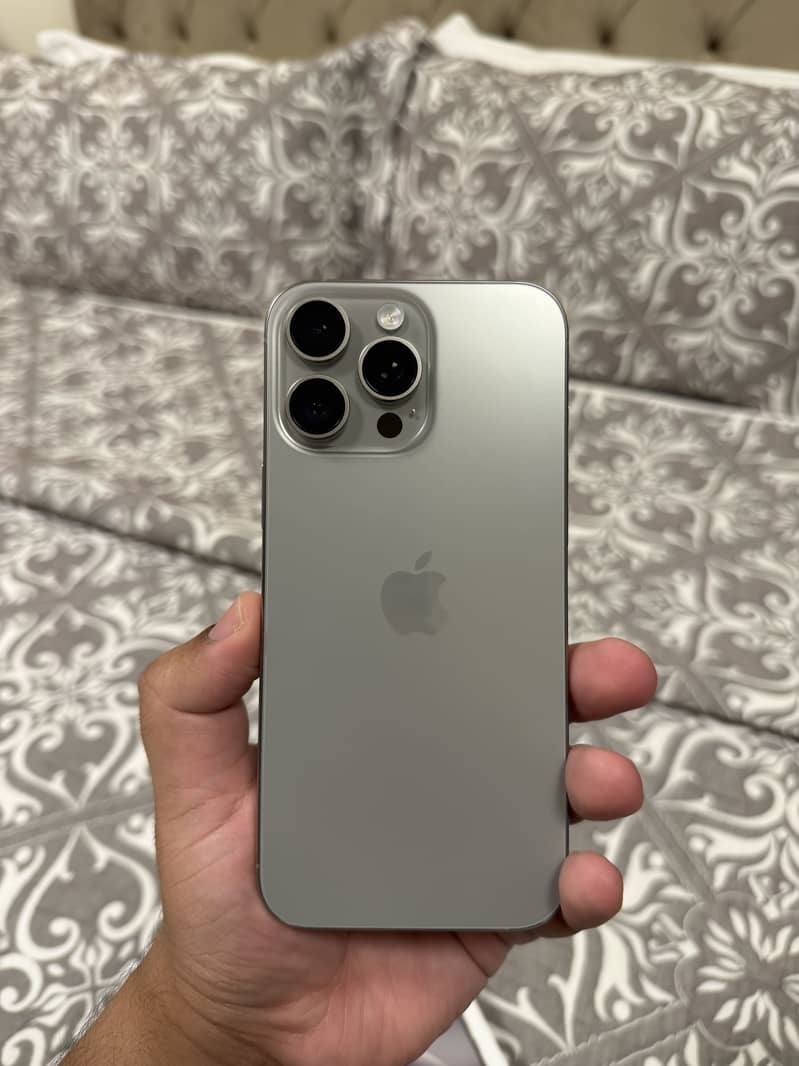 Apple iPhone 16 Pro Max 6