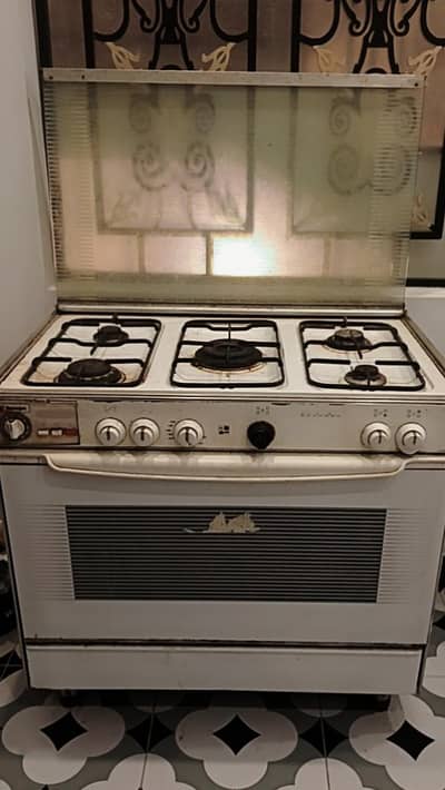 5-Burner Gas Cooking Range with Oven – Good Condition