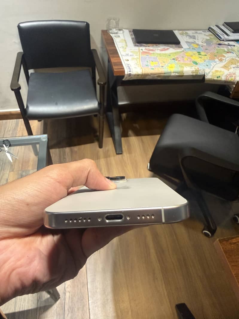 Apple iPhone 16 Pro Max 5