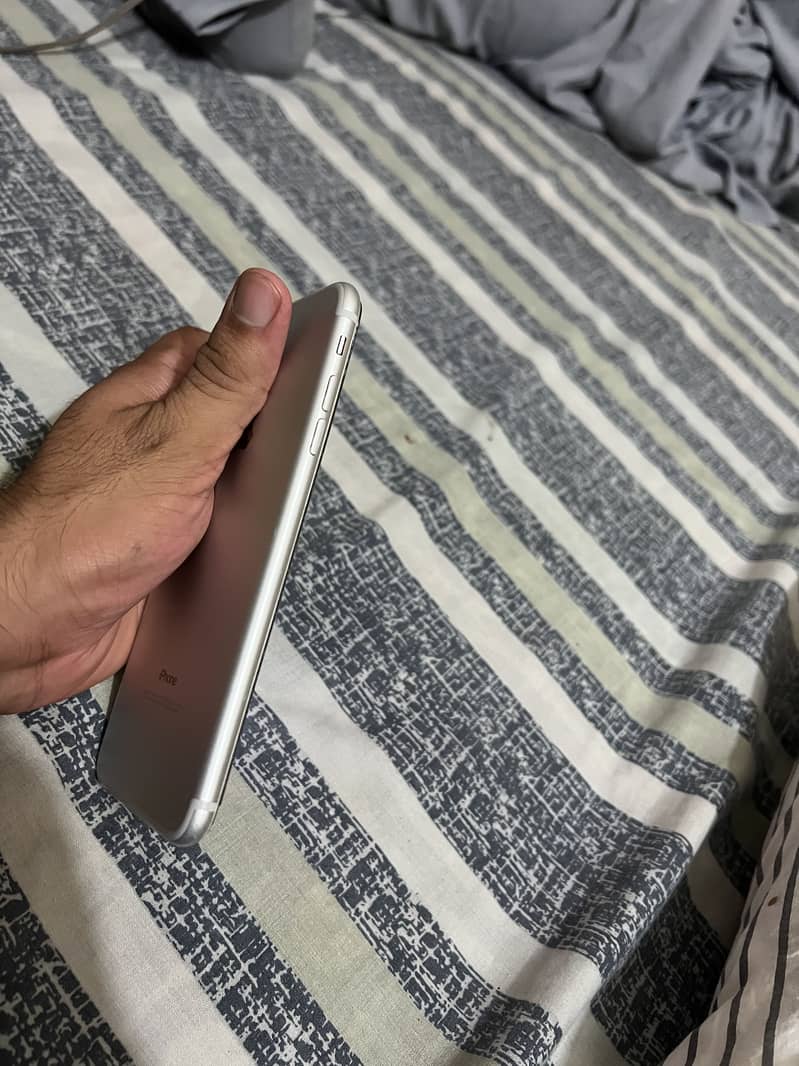 Apple iPhone 7 Plus 3