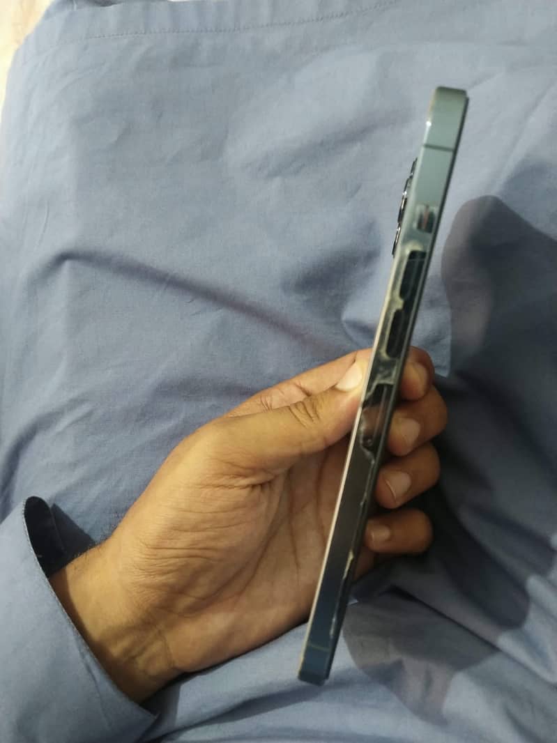 Apple iPhone 13 Pro Max 2