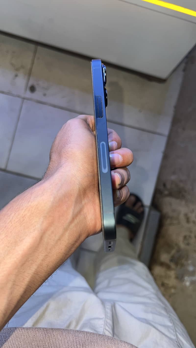 Apple iPhone 14 3