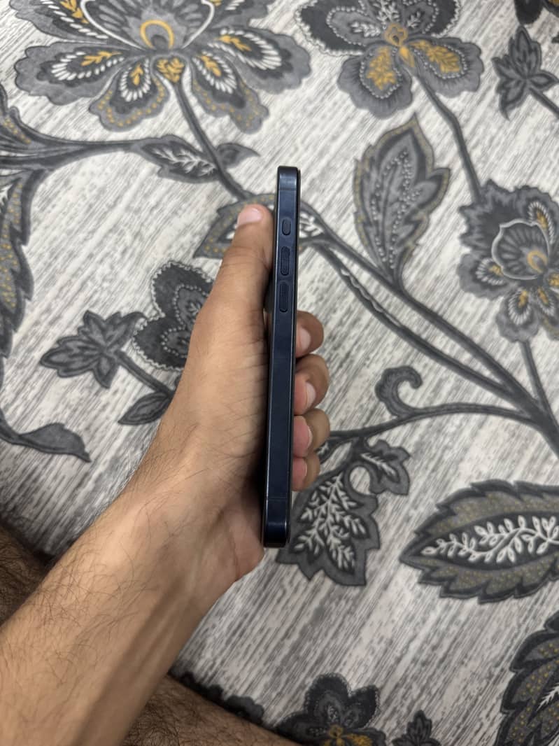 Apple iPhone 15 Pro 2