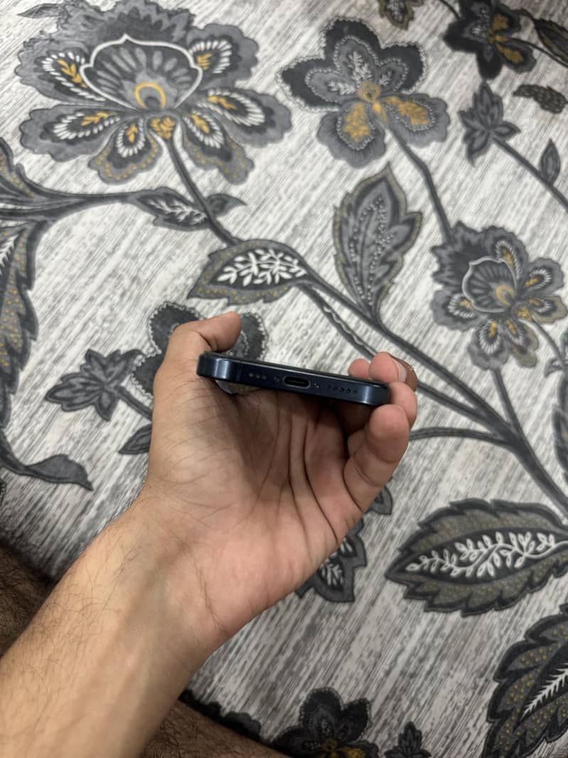 Apple iPhone 15 Pro 3