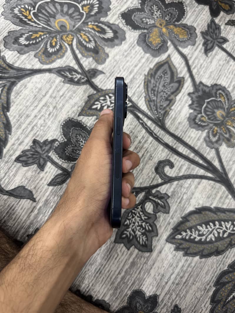 Apple iPhone 15 Pro 4