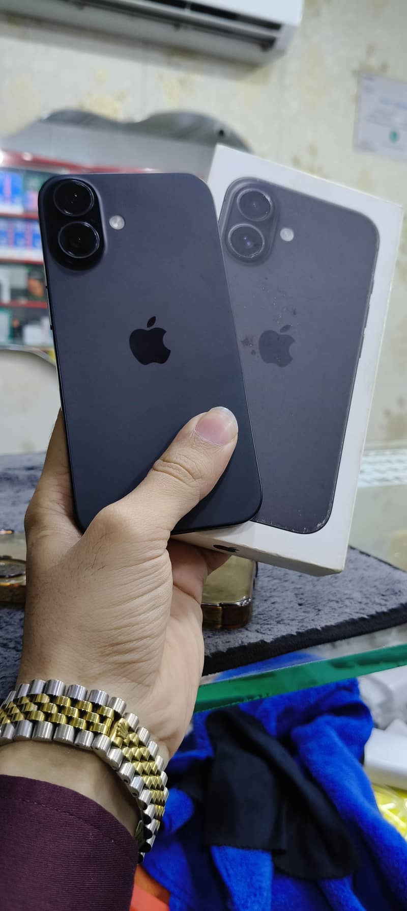 Apple iPhone 16 0