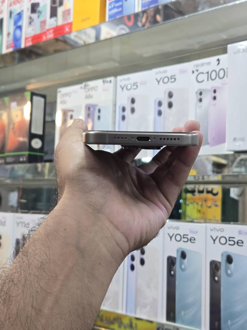 Apple iPhone 15 Pro Max 5