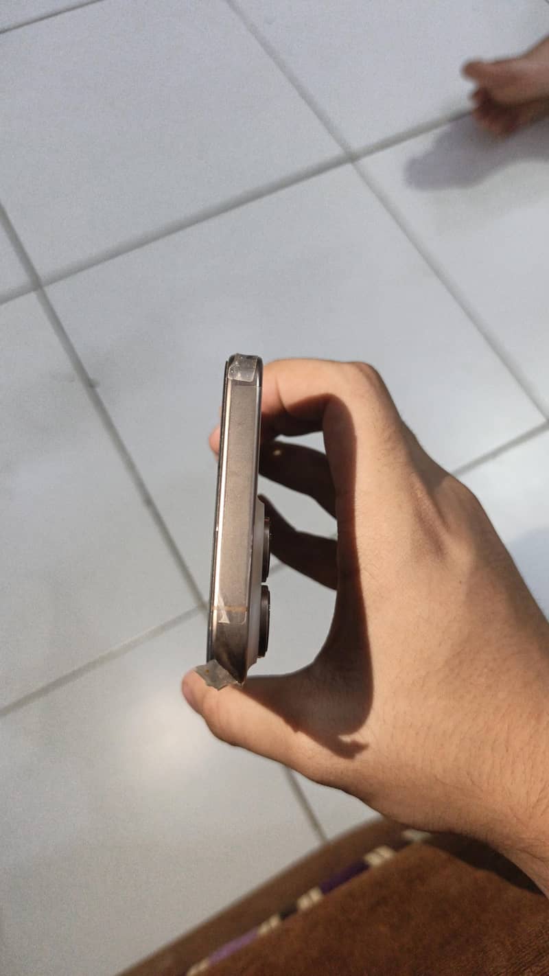 Apple iPhone 16 Pro Max 2