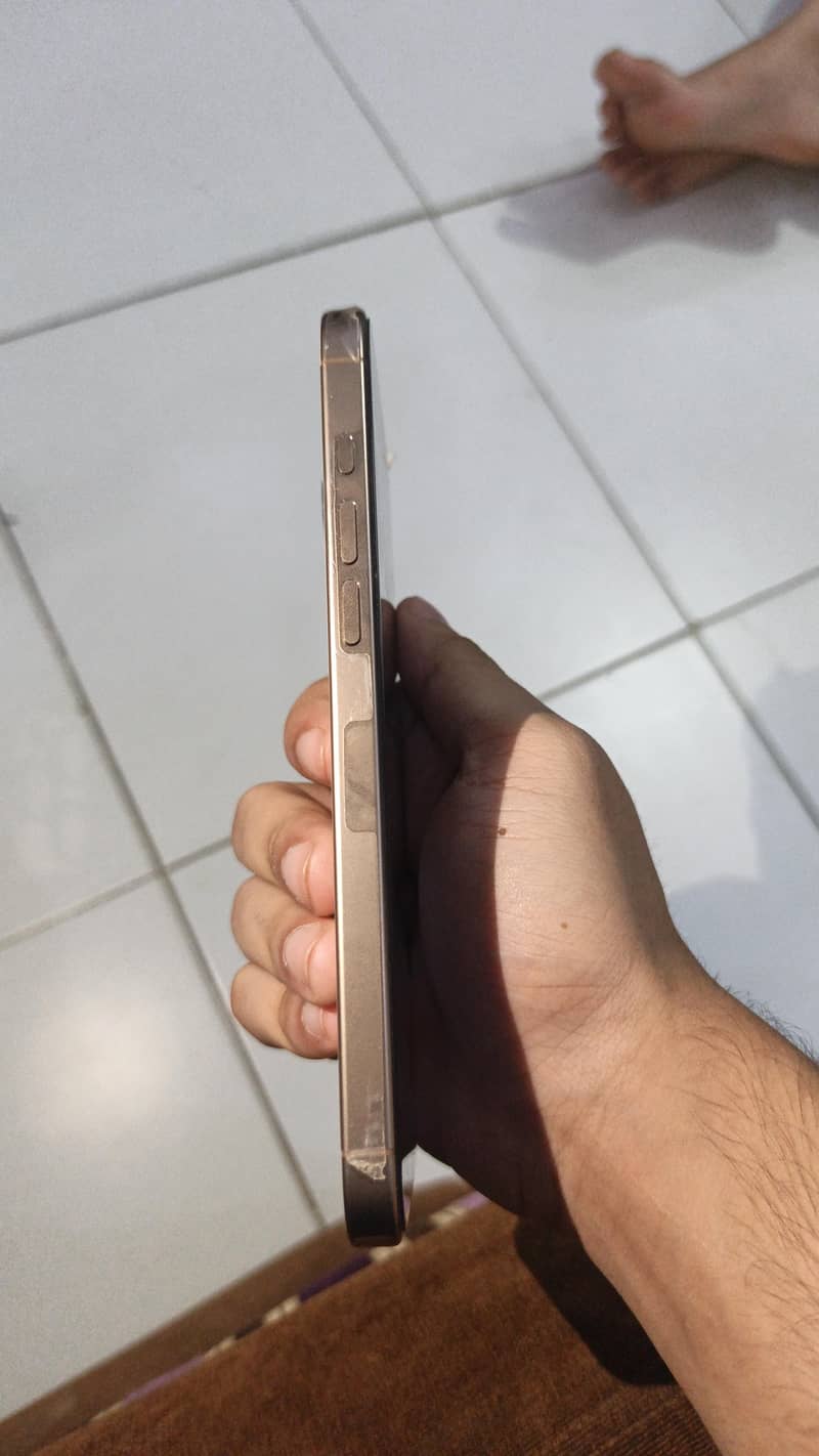 Apple iPhone 16 Pro Max 3