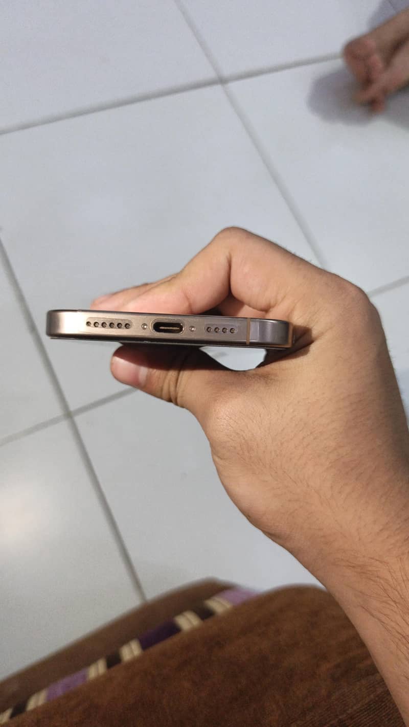 Apple iPhone 16 Pro Max 4