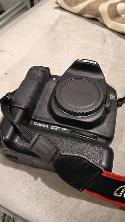 Canon 50D camera SLR with grip with 32gb , 2 batteries and charger